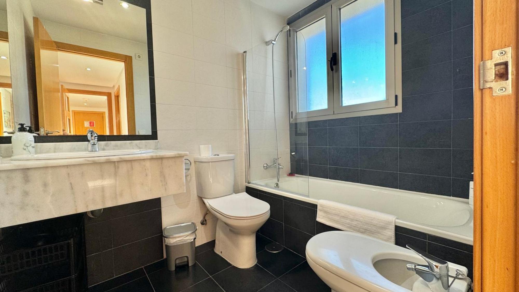 Highrise Apartment With Stunning Views From Private Balcony 85 Бенидорм Екстериор снимка