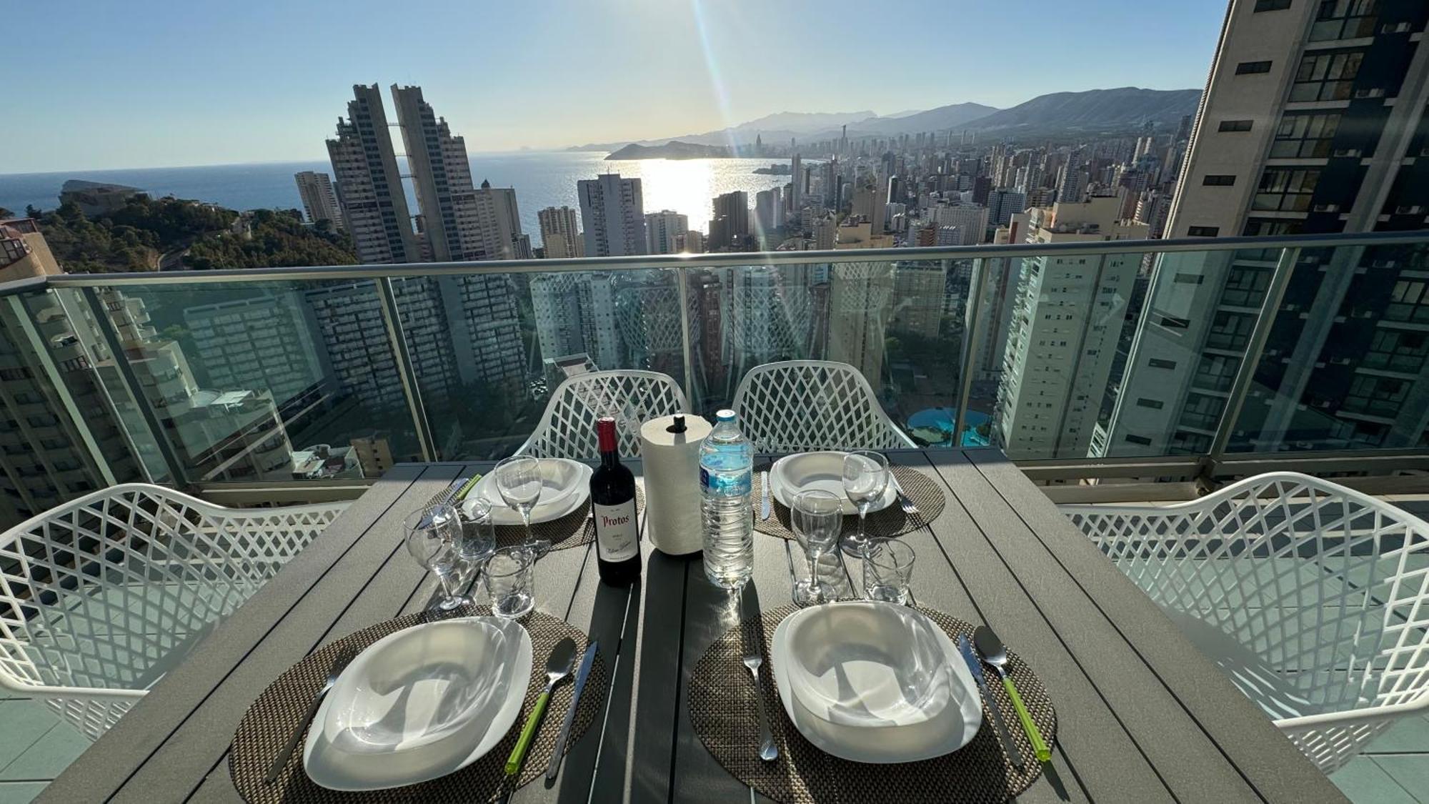 Highrise Apartment With Stunning Views From Private Balcony 85 Бенидорм Екстериор снимка