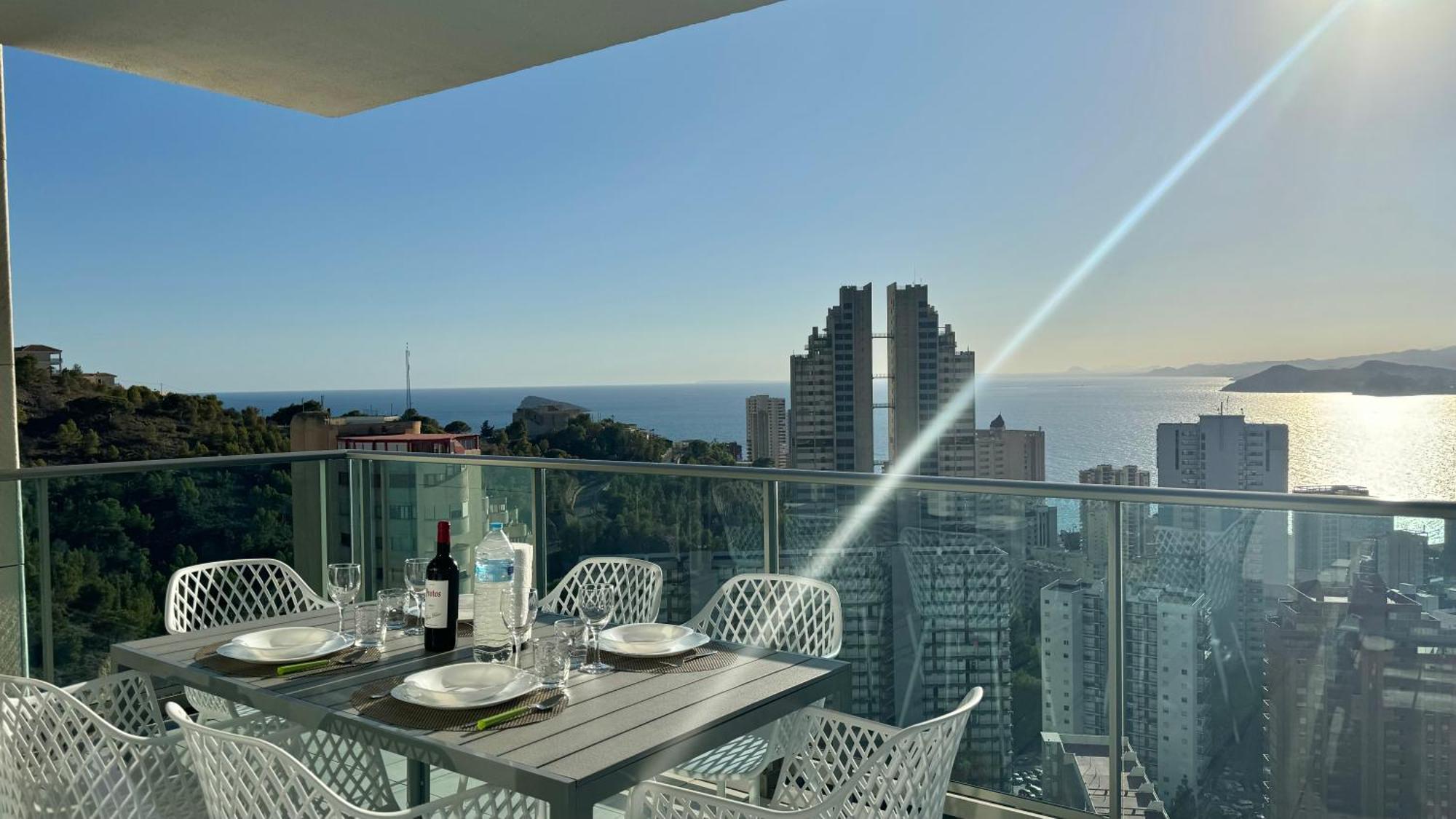 Highrise Apartment With Stunning Views From Private Balcony 85 Бенидорм Екстериор снимка